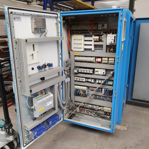 ZIEGLER Generator, WKK, M.A.N. motor (E0834) 50 KW electric/ 80KW thermic 1500 RPM 4 cylinders Sound muted - Compresor de aire: foto 2 ZIEGLER Generator, WKK, M.A.N. motor (E0834) 50 KW electric/ 80KW thermic 1500 RPM 4 cylinders Sound muted - Compresor de aire: foto 2