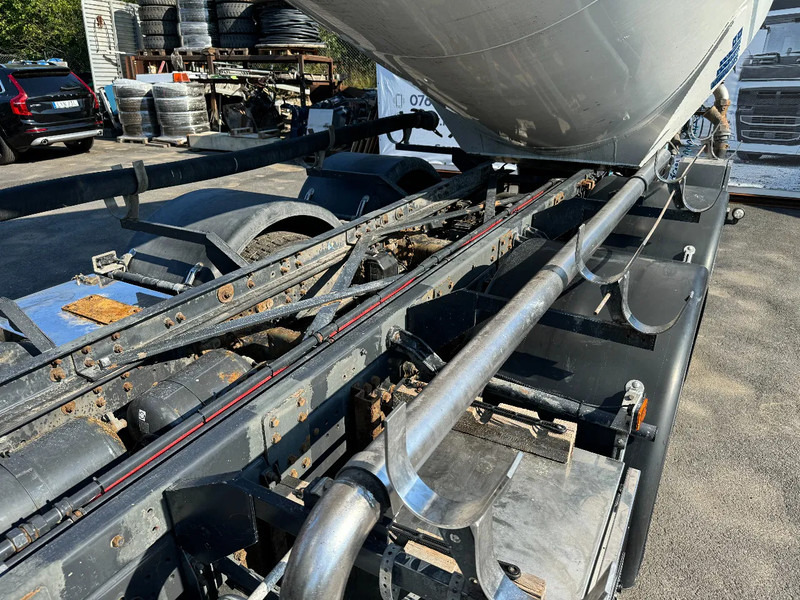 Scania R580 V8 6x2, Retarder, Compressor, Silo / Bulk, 2015 - Camión cisterna: foto 5 Scania R580 V8 6x2, Retarder, Compressor, Silo / Bulk, 2015 - Camión cisterna: foto 5