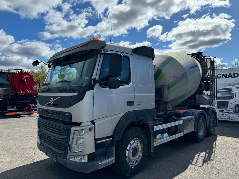 Volvo FM 370 6x2*4, 8m3 Mixer with Hyrdaul.-slide, 2016 - Camión hormigonera: foto 3 Volvo FM 370 6x2*4, 8m3 Mixer with Hyrdaul.-slide, 2016 - Camión hormigonera: foto 3