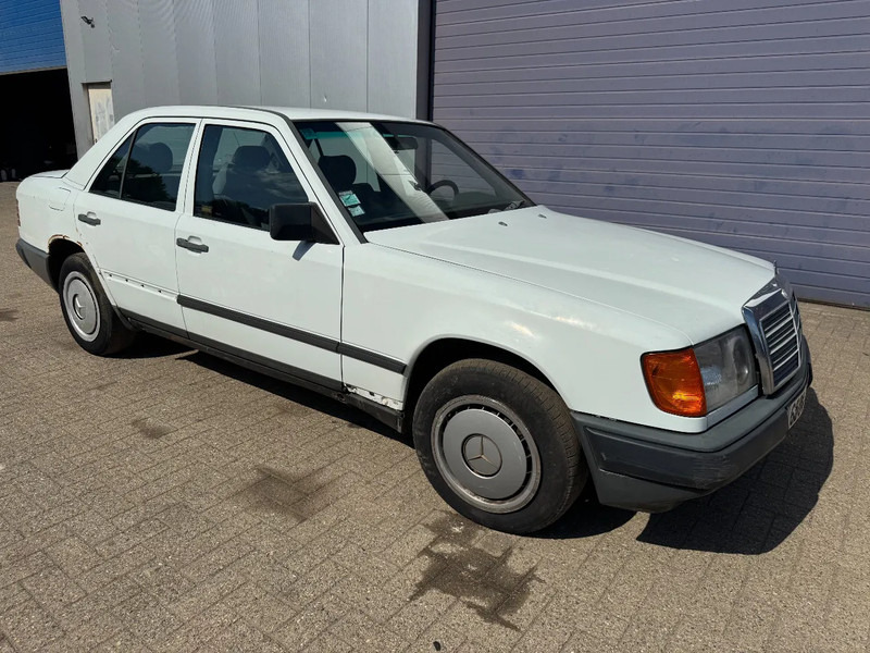 Mercedes-Benz 200-serie **W124-250D** - Sedan: foto 3 Mercedes-Benz 200-serie **W124-250D** - Sedan: foto 3