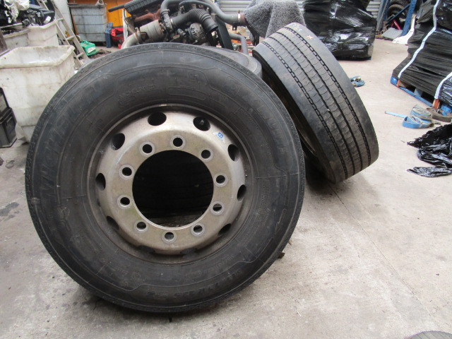 ALCOA 315/70/22.5 WHEELS AND TYRES FITTED MICHELIN FRONT STEER TYRES (2018 13/14mm TREAD, 32mm STUD HOLE) - Neumático para Camión: foto 1 ALCOA 315/70/22.5 WHEELS AND TYRES FITTED MICHELIN FRONT STEER TYRES (2018 13/14mm TREAD, 32mm STUD HOLE) - Neumático para Camión: foto 1