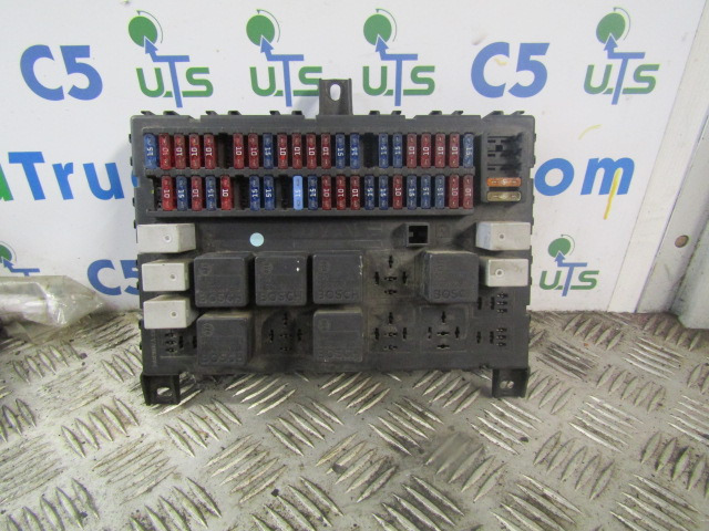 DAF CF 85 FUSEBOARD P/NO 1452112 - Sistema eléctrico para Camión: foto 1 DAF CF 85 FUSEBOARD P/NO 1452112 - Sistema eléctrico para Camión: foto 1