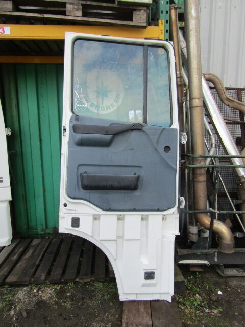 DAF XF 95 N/SIDE (PASSENGER) COMPLETE DOOR - Cabina e interior para Camión: foto 2 DAF XF 95 N/SIDE (PASSENGER) COMPLETE DOOR - Cabina e interior para Camión: foto 2