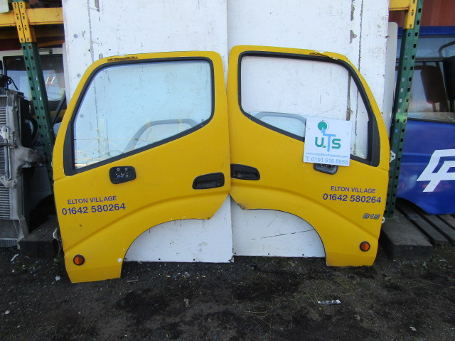 HINO 300 SERIES COMPLETE DOORS - Cabina e interior para Camión: foto 1 HINO 300 SERIES COMPLETE DOORS - Cabina e interior para Camión: foto 1