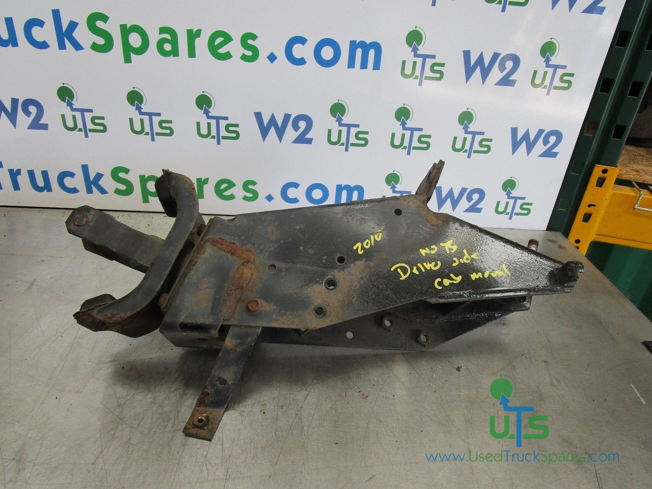 ISUZU N75 – 190 REAR CAB MOUNT+ LOCK - Cabina e interior para Camión: foto 1 ISUZU N75 – 190 REAR CAB MOUNT+ LOCK - Cabina e interior para Camión: foto 1