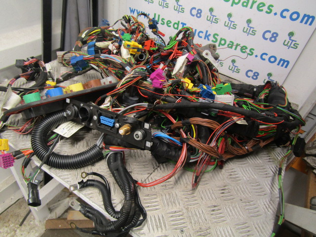 IVECO STRALIS COPLETE CAB WIRING HARNESS - Sistema eléctrico para Camión: foto 3 IVECO STRALIS COPLETE CAB WIRING HARNESS - Sistema eléctrico para Camión: foto 3