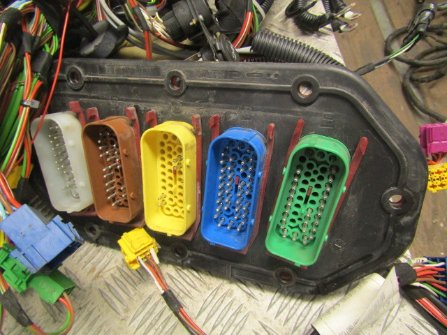 IVECO STRALIS COPLETE CAB WIRING HARNESS - Sistema eléctrico para Camión: foto 1 IVECO STRALIS COPLETE CAB WIRING HARNESS - Sistema eléctrico para Camión: foto 1