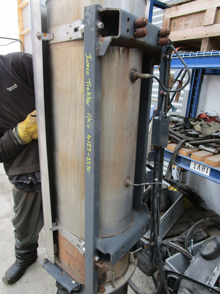 IVECO TREKKER CURSOR DPF / EXHAUST PART NO 4127-2370 - Silenciador/ Sistema de escape para Camión: foto 2 IVECO TREKKER CURSOR DPF / EXHAUST PART NO 4127-2370 - Silenciador/ Sistema de escape para Camión: foto 2