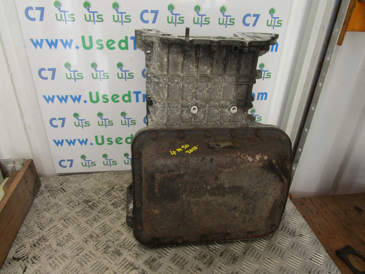 MITSUBISHI CANTER 4M50 ENGINE SUMP - Motor y piezas para Camión: foto 2 MITSUBISHI CANTER 4M50 ENGINE SUMP - Motor y piezas para Camión: foto 2