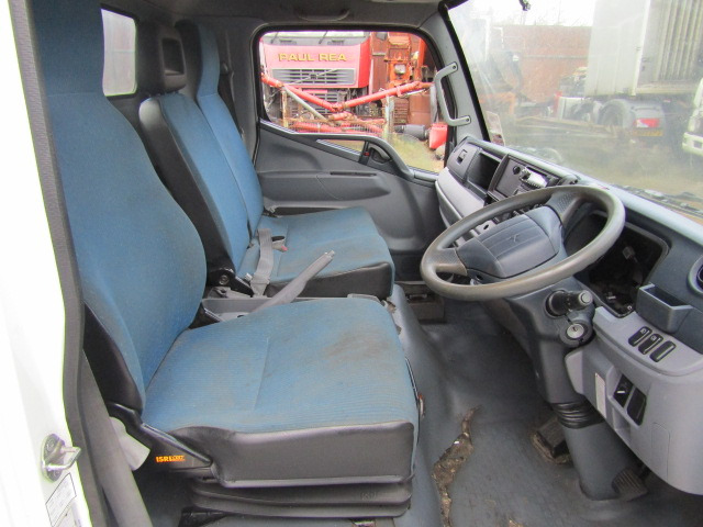 MITSUBISHI FUSO 7C 15/18 CAB (2014) - Cabina para Camión: foto 4 MITSUBISHI FUSO 7C 15/18 CAB (2014) - Cabina para Camión: foto 4