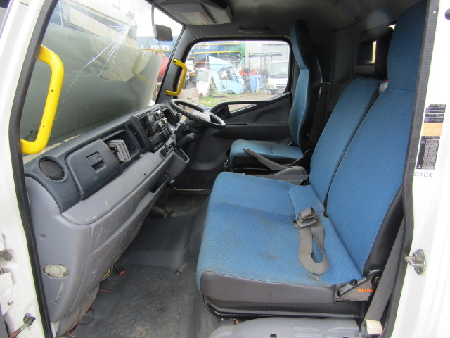 MITSUBISHI FUSO 7C15/18 CAB 2012 - Cabina para Camión: foto 3 MITSUBISHI FUSO 7C15/18 CAB 2012 - Cabina para Camión: foto 3