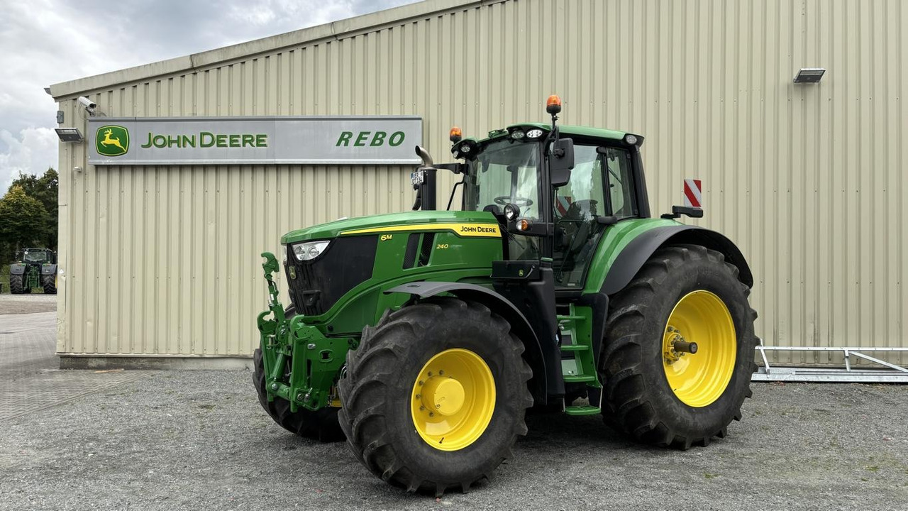 John Deere 6M240 - Tractor: foto 1 John Deere 6M240 - Tractor: foto 1