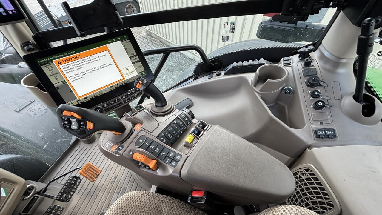 John Deere 6R215 - Tractor: foto 4 John Deere 6R215 - Tractor: foto 4