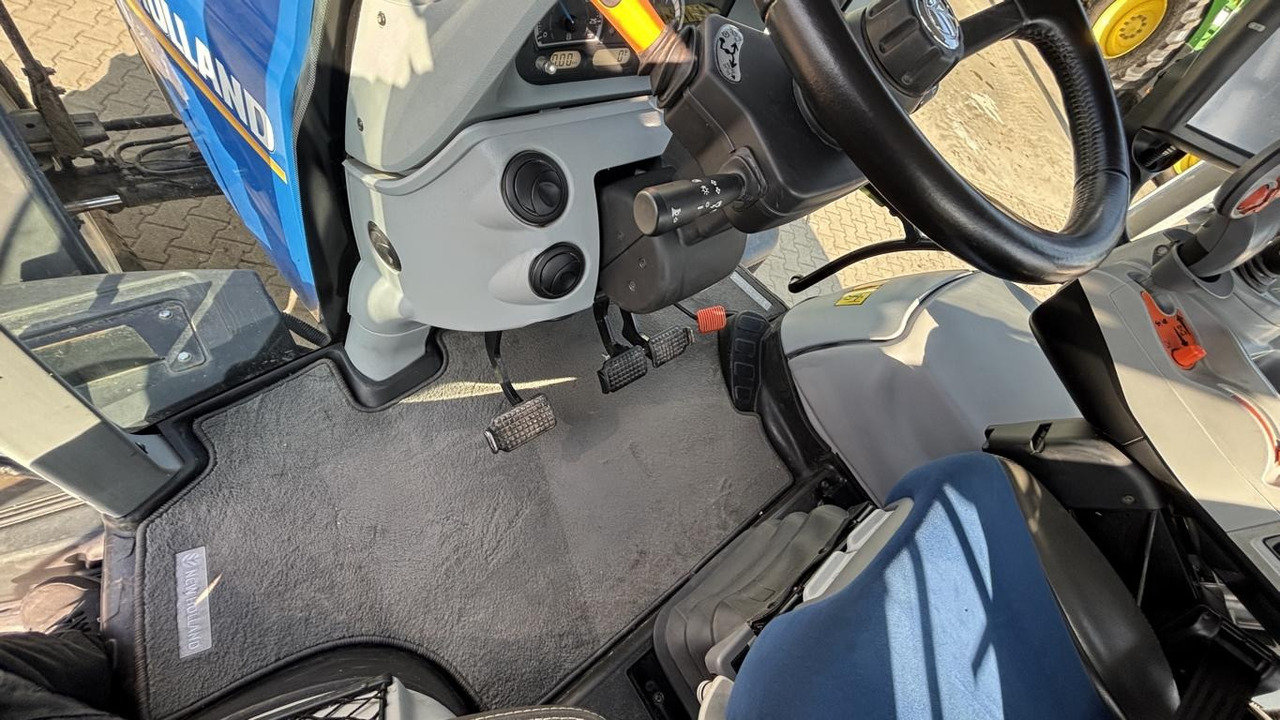 New Holland T 7.210 - Tractor: foto 2 New Holland T 7.210 - Tractor: foto 2