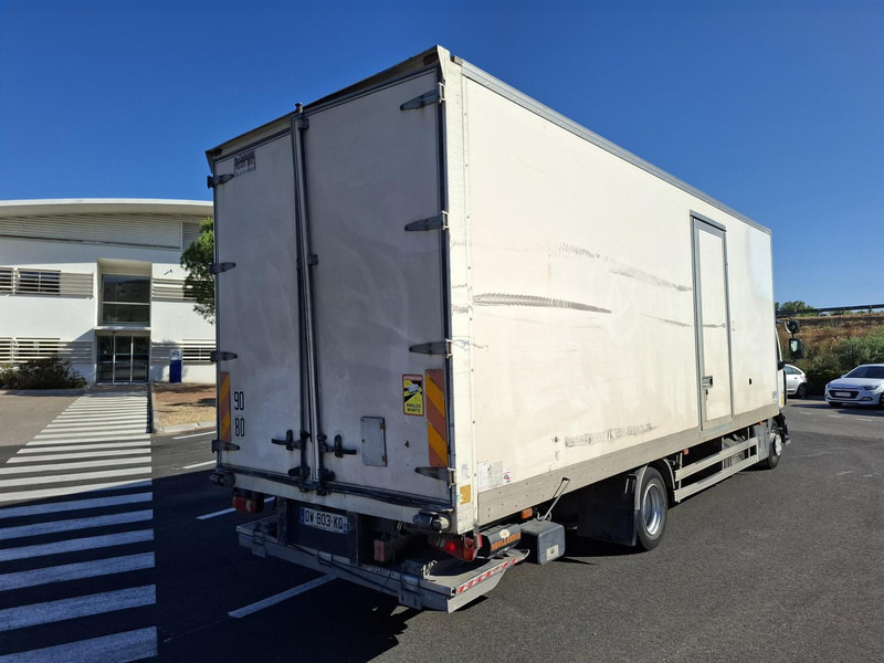 Renault D Cab 2.1 - Camión caja cerrada: foto 4 Renault D Cab 2.1 - Camión caja cerrada: foto 4