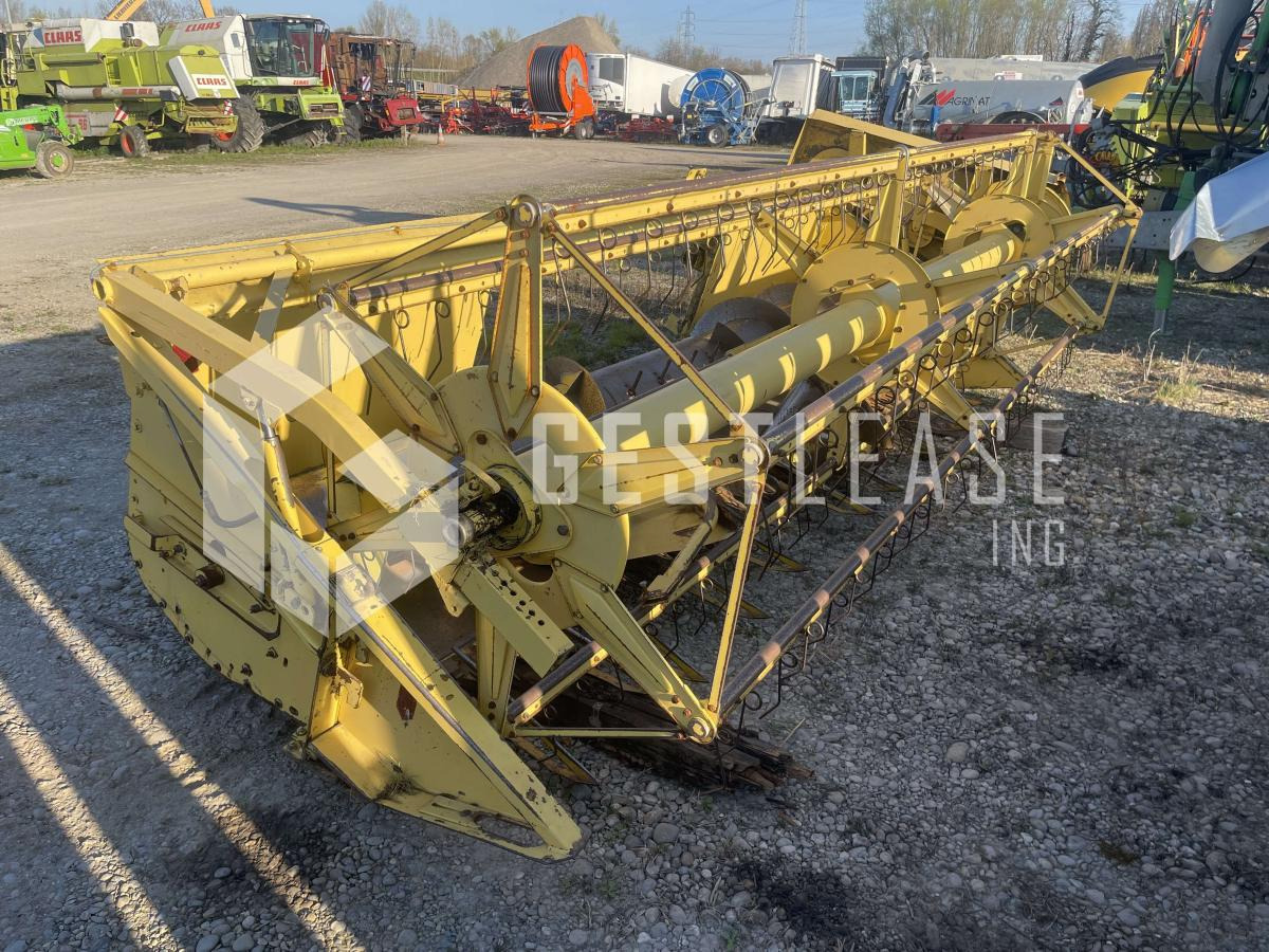 New Holland CLAYSON 1540 - Cosechadora de granos: foto 5 New Holland CLAYSON 1540 - Cosechadora de granos: foto 5