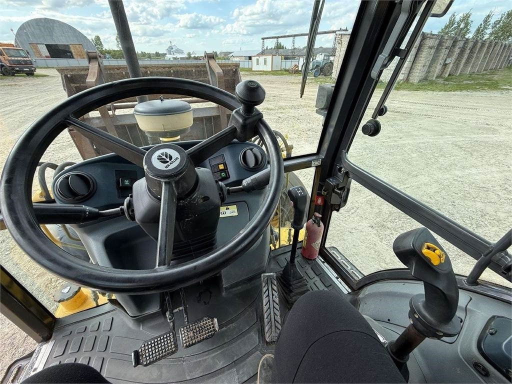 Retroexcavadora New Holland LB 110 B-4PT: foto 17 Retroexcavadora New Holland LB 110 B-4PT: foto 17