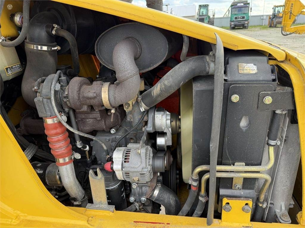 Retroexcavadora New Holland LB 110 B-4PT: foto 20 Retroexcavadora New Holland LB 110 B-4PT: foto 20