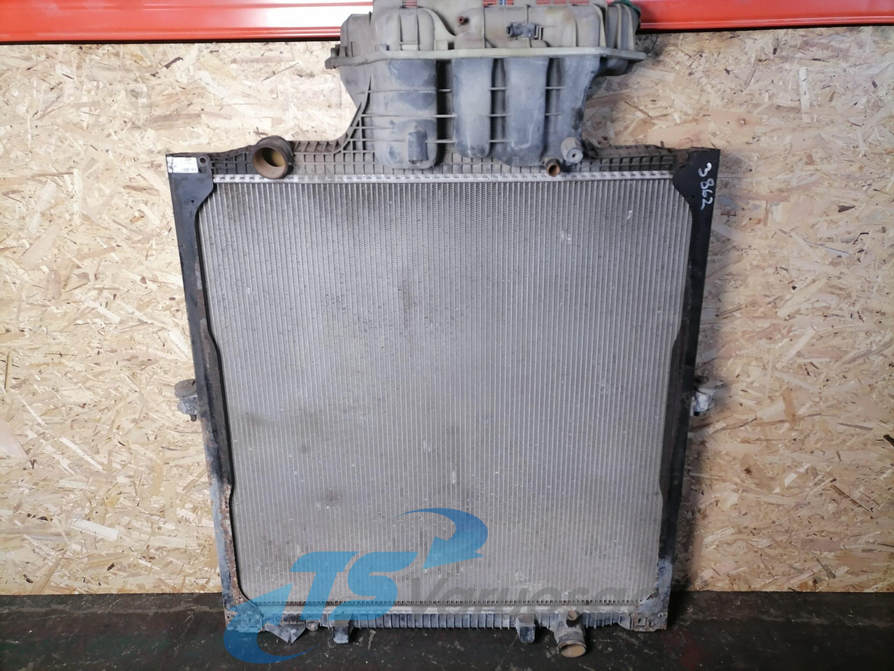 MAN Cooling radiator 81061016512 - Radiador para Camión: foto 1 MAN Cooling radiator 81061016512 - Radiador para Camión: foto 1