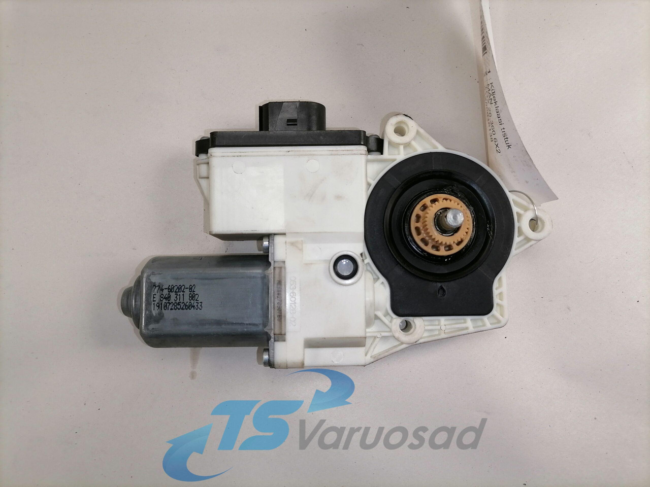 MAN Glass lift 81286016138 - Ventana y piezas para Camión: foto 4 MAN Glass lift 81286016138 - Ventana y piezas para Camión: foto 4