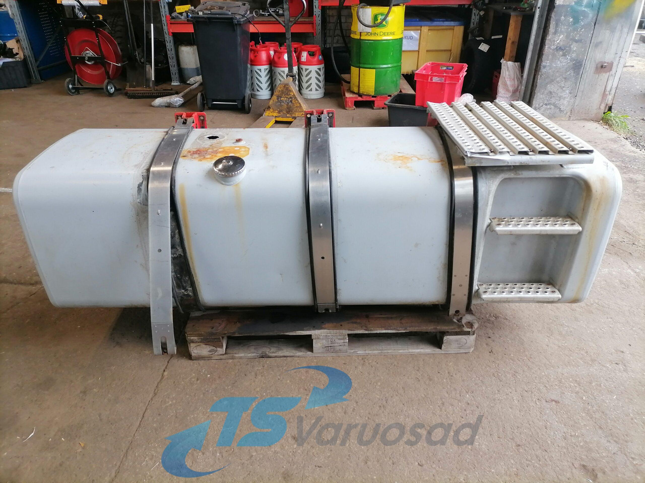 MAN Kütusepaak 780L 81122015608 - Depósito de combustible para Camión: foto 2 MAN Kütusepaak 780L 81122015608 - Depósito de combustible para Camión: foto 2