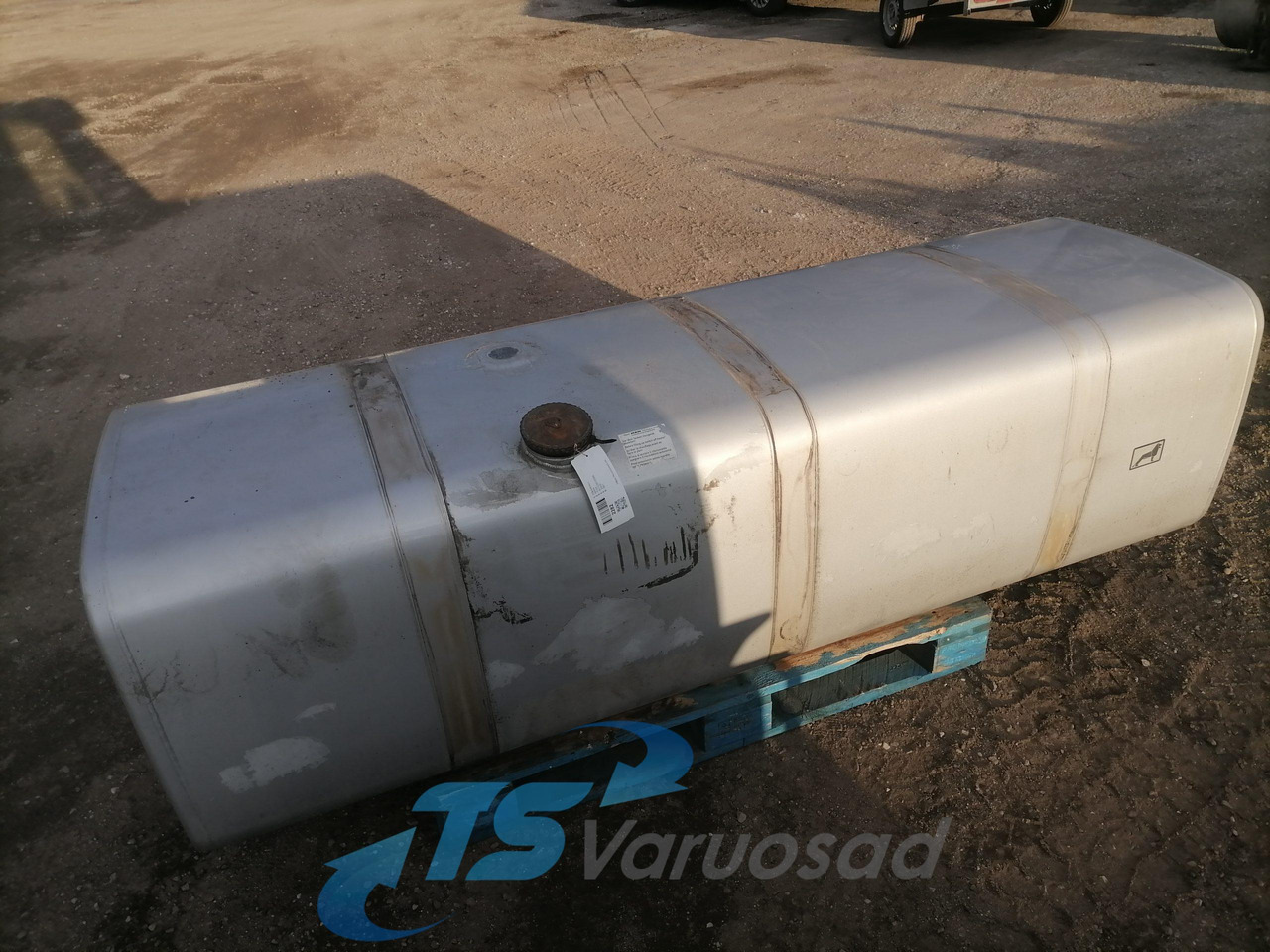MAN Kütusepaak 800L 81122015598 - Depósito de combustible para Camión: foto 1 MAN Kütusepaak 800L 81122015598 - Depósito de combustible para Camión: foto 1