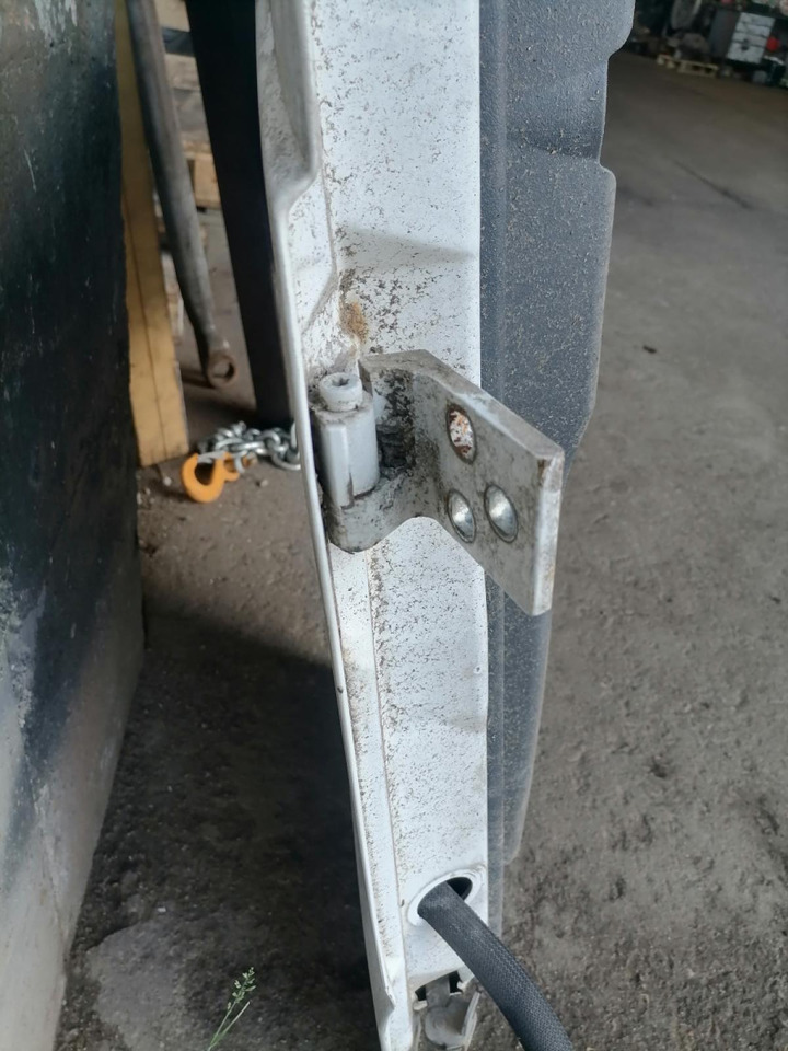 MB MB uks, parem A9737201805 - Puerta y piezas para Camión: foto 3 MB MB uks, parem A9737201805 - Puerta y piezas para Camión: foto 3