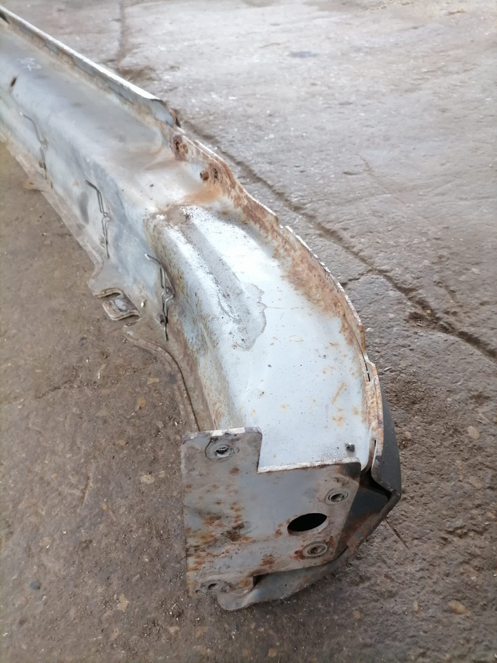 Scania Bumper 1736656 - Parachoques para Camión: foto 3 Scania Bumper 1736656 - Parachoques para Camión: foto 3