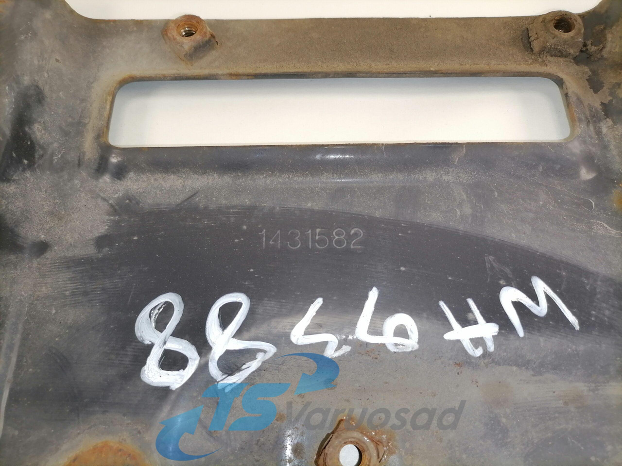 Scania Bumper bracket 1431582 - Parachoques para Camión: foto 3 Scania Bumper bracket 1431582 - Parachoques para Camión: foto 3