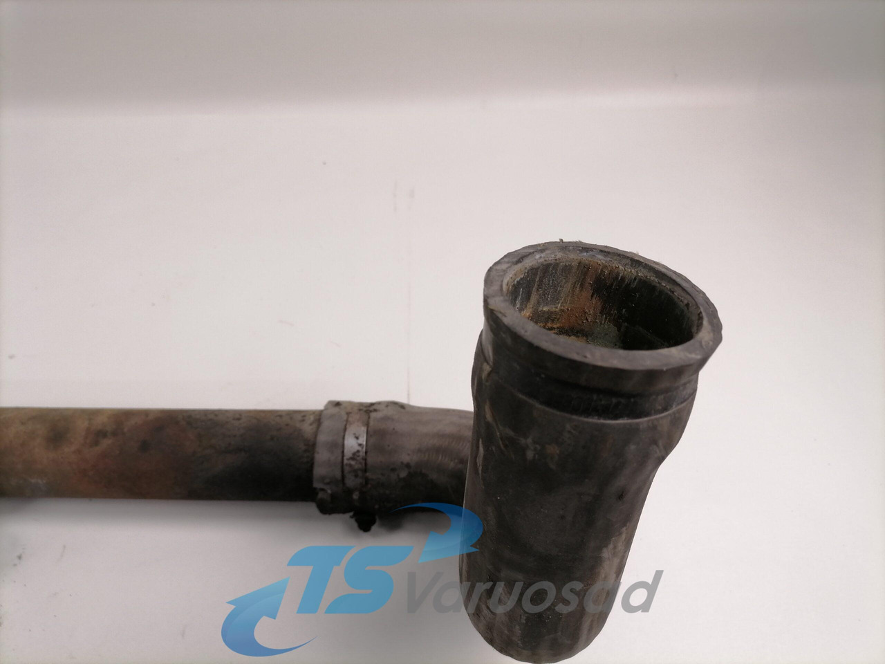 Scania Coolant pipe 1362974 - Sistema de refrigeración para Camión: foto 4 Scania Coolant pipe 1362974 - Sistema de refrigeración para Camión: foto 4