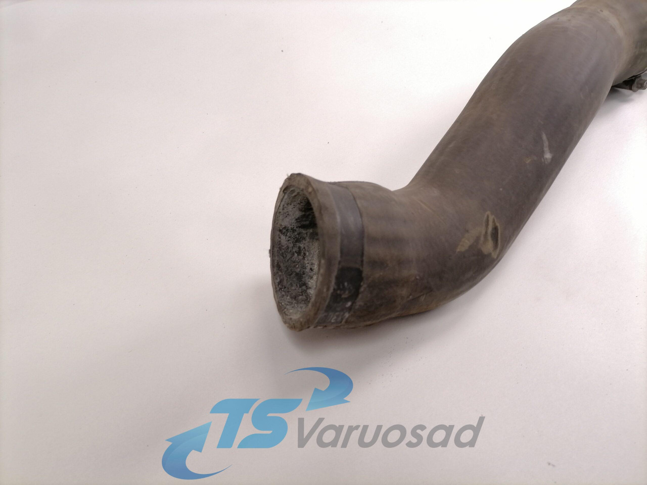 Scania Coolant pipe 1362974 - Sistema de refrigeración para Camión: foto 3 Scania Coolant pipe 1362974 - Sistema de refrigeración para Camión: foto 3