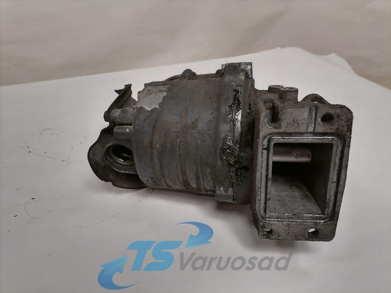 Scania Crankcase ventilation 1753376 - Cárter para Camión: foto 2 Scania Crankcase ventilation 1753376 - Cárter para Camión: foto 2