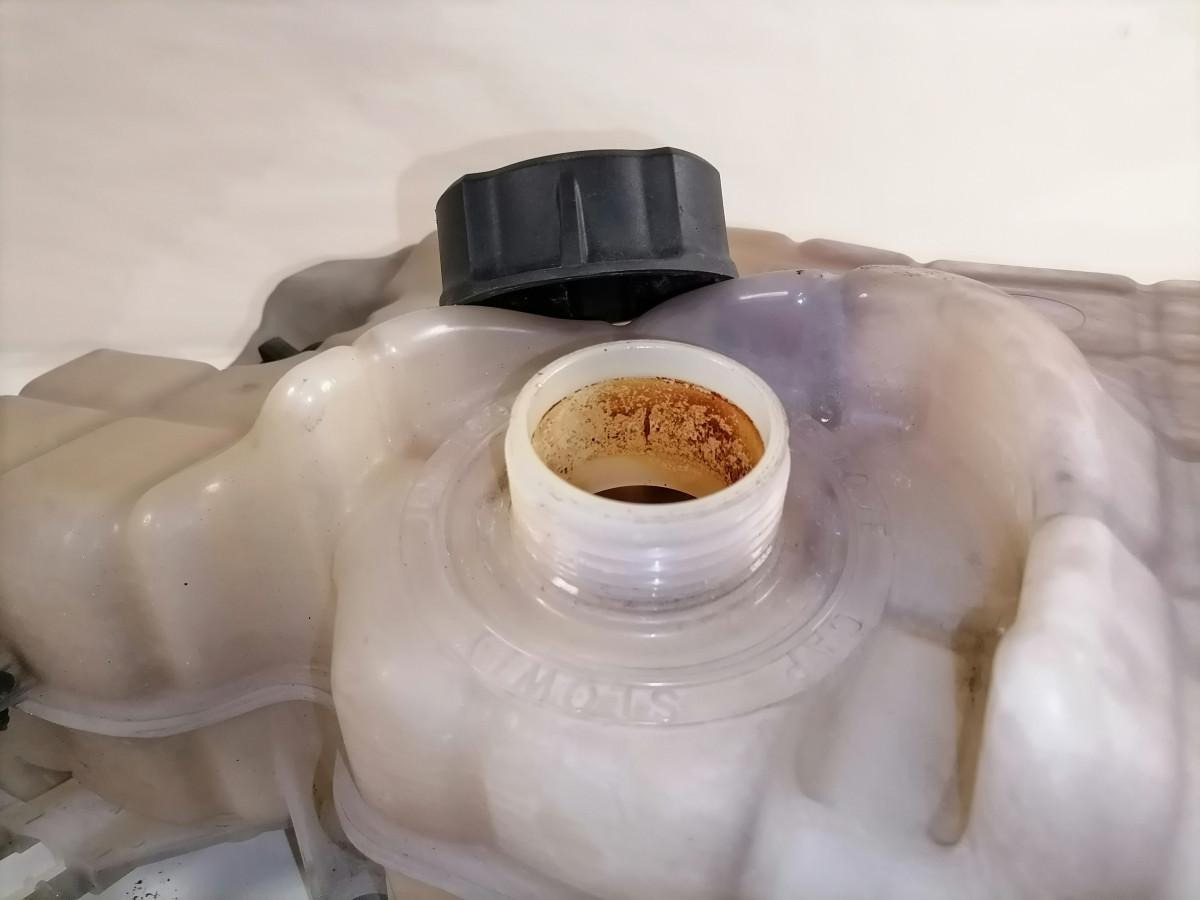 Scania Expansion tank 2545033 - Pieza universal para Camión: foto 3 Scania Expansion tank 2545033 - Pieza universal para Camión: foto 3