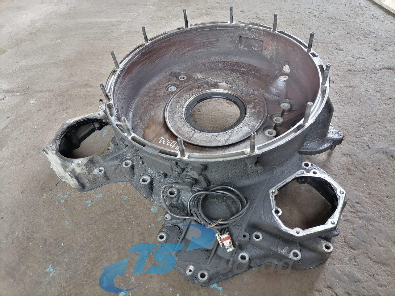 Scania Flywheel housing 1793662 - Volante de inercia para Camión: foto 3 Scania Flywheel housing 1793662 - Volante de inercia para Camión: foto 3