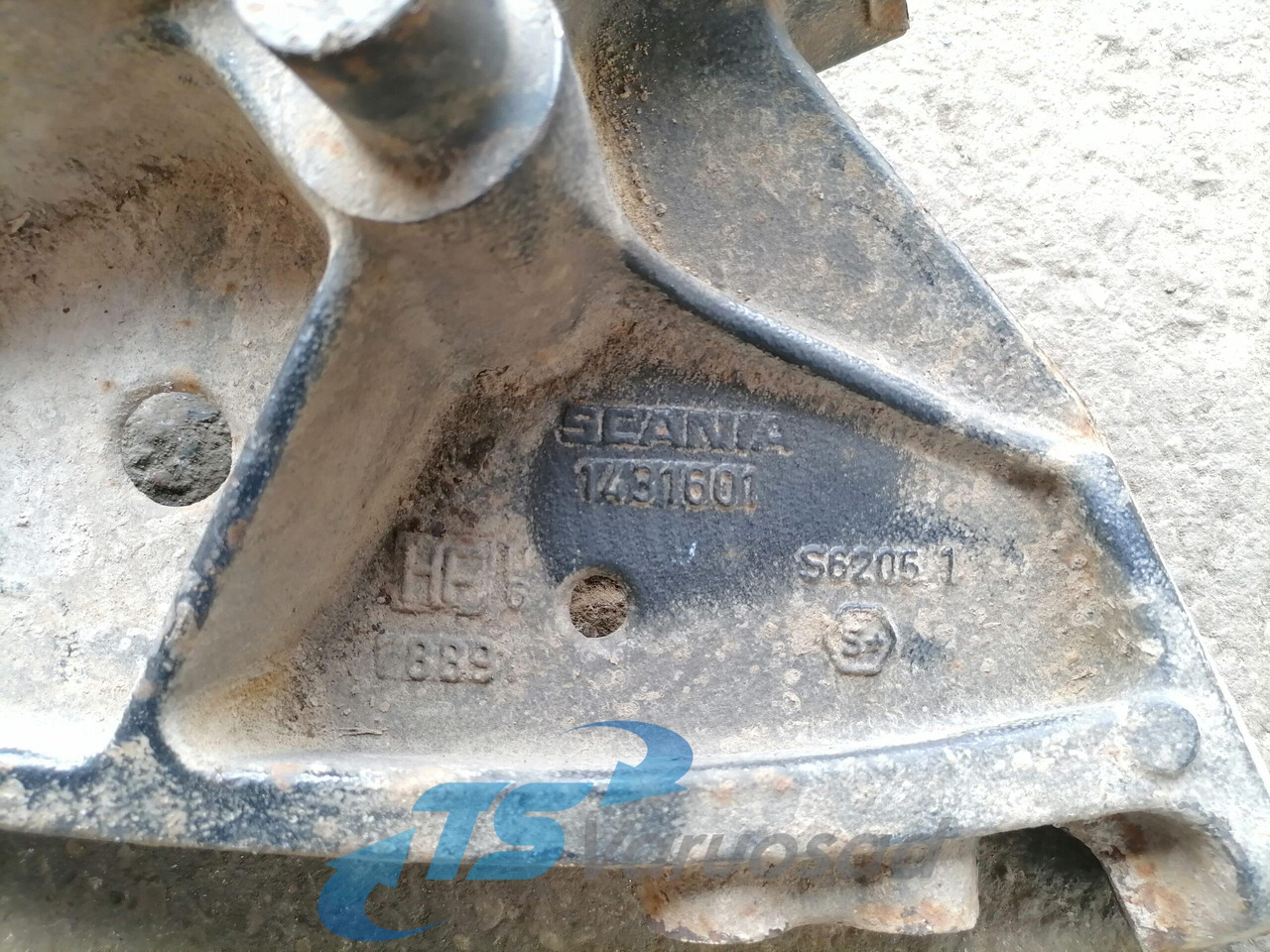 Scania Front bumper carrier 1431601 - Parachoques para Camión: foto 2 Scania Front bumper carrier 1431601 - Parachoques para Camión: foto 2