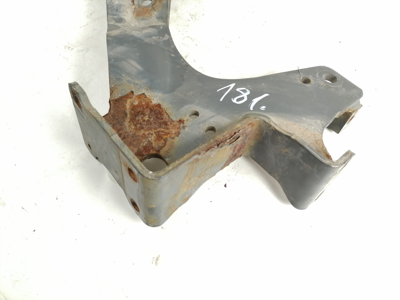 Scania Front bumper carrier 1802166 - Parachoques para Camión: foto 4 Scania Front bumper carrier 1802166 - Parachoques para Camión: foto 4