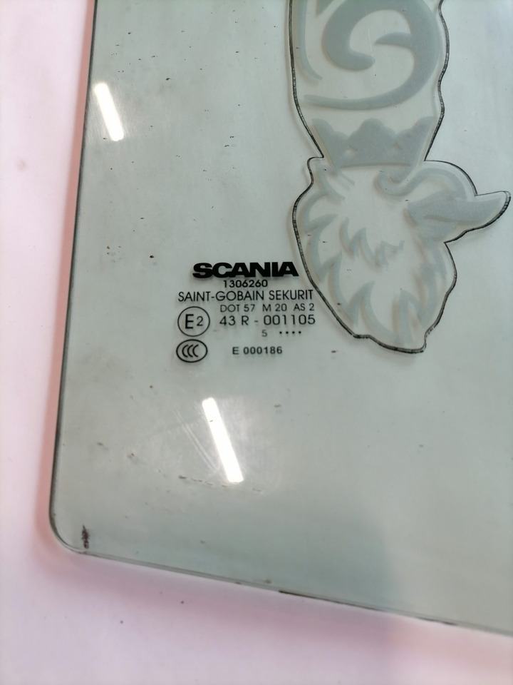Scania Küljeklaas, parem 1306260 - Ventana y piezas para Camión: foto 3 Scania Küljeklaas, parem 1306260 - Ventana y piezas para Camión: foto 3
