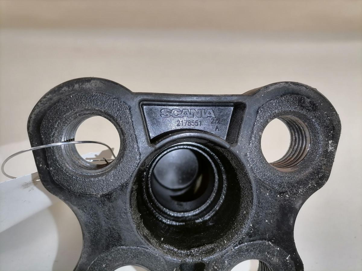 Scania Oil pipe 2178551 - Motor y piezas para Camión: foto 4 Scania Oil pipe 2178551 - Motor y piezas para Camión: foto 4