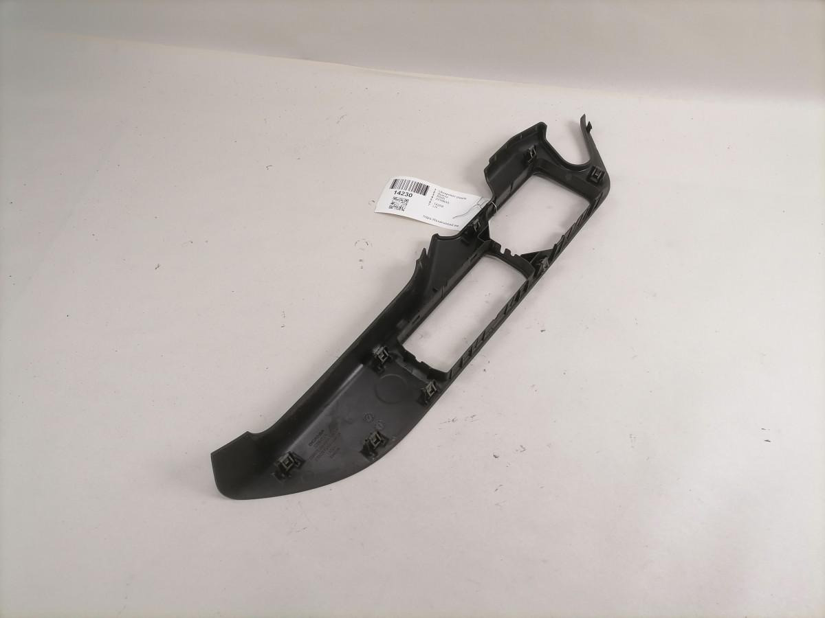 Scania Uksepolstri plastik 2239645 - Puerta y piezas para Camión: foto 3 Scania Uksepolstri plastik 2239645 - Puerta y piezas para Camión: foto 3