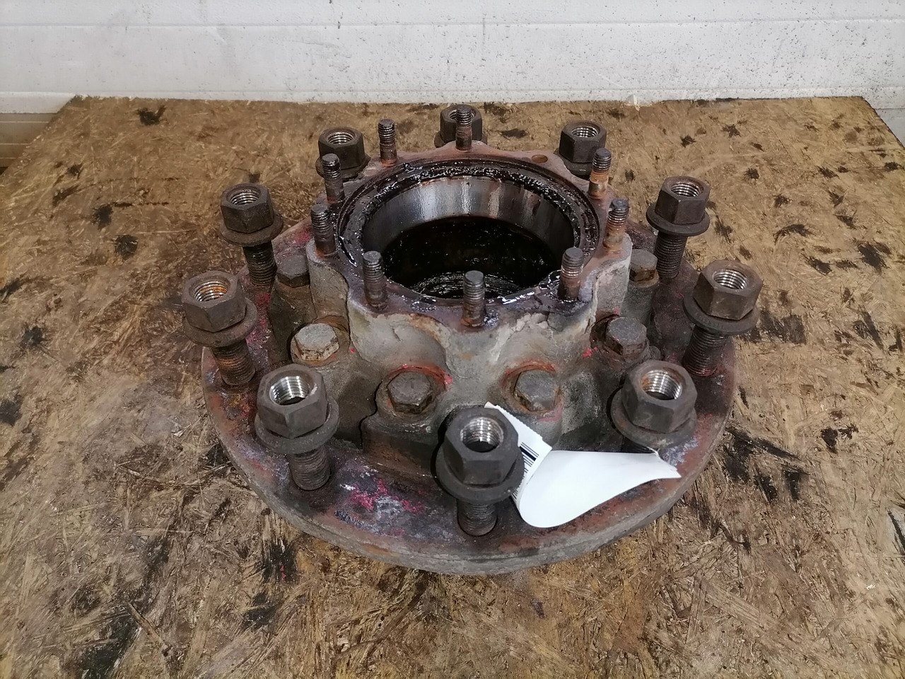 Scania Wheel hub 1382884 - Cubo para Camión: foto 1 Scania Wheel hub 1382884 - Cubo para Camión: foto 1