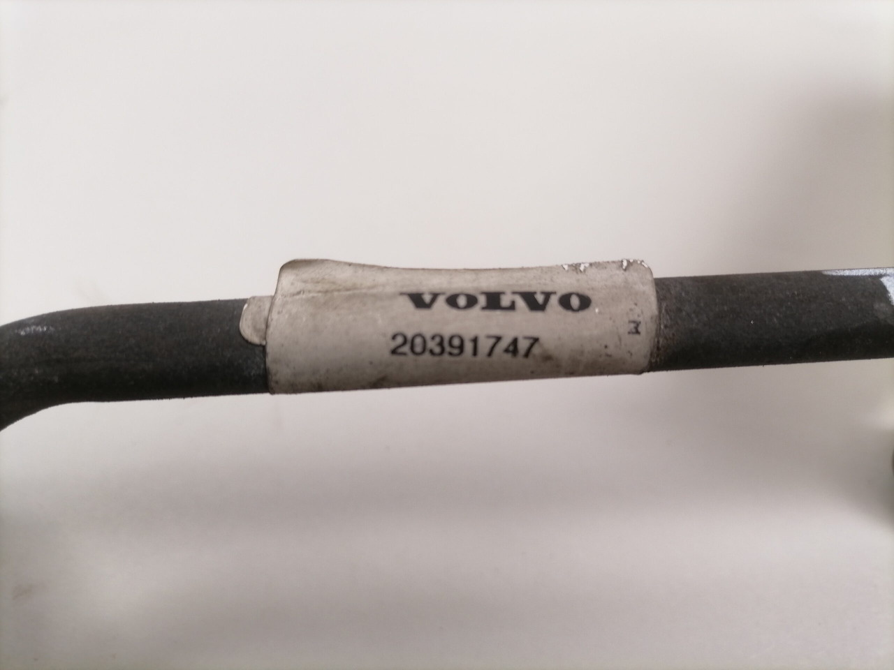 Volvo A/C pipe 20391747 - Calefacción/ Ventilación para Camión: foto 2 Volvo A/C pipe 20391747 - Calefacción/ Ventilación para Camión: foto 2
