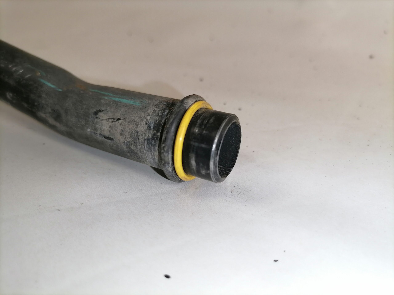 Volvo A/C pipe 20520679 - Calefacción/ Ventilación para Camión: foto 5 Volvo A/C pipe 20520679 - Calefacción/ Ventilación para Camión: foto 5