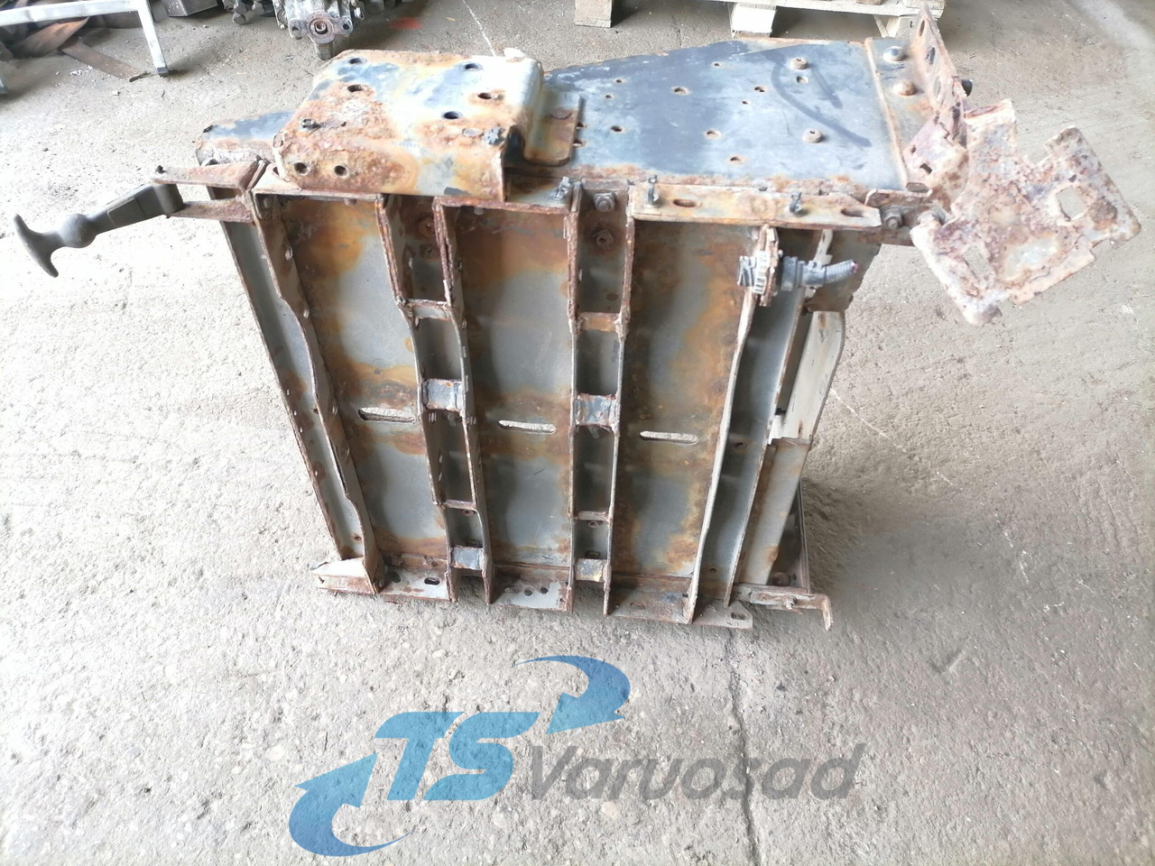 Volvo Battery box 21046415 - Acumulador para Camión: foto 4 Volvo Battery box 21046415 - Acumulador para Camión: foto 4