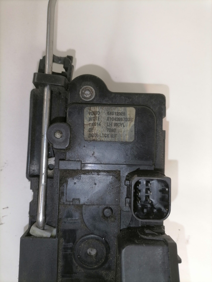 Volvo Door lock 84012028 - Puerta y piezas para Camión: foto 2 Volvo Door lock 84012028 - Puerta y piezas para Camión: foto 2