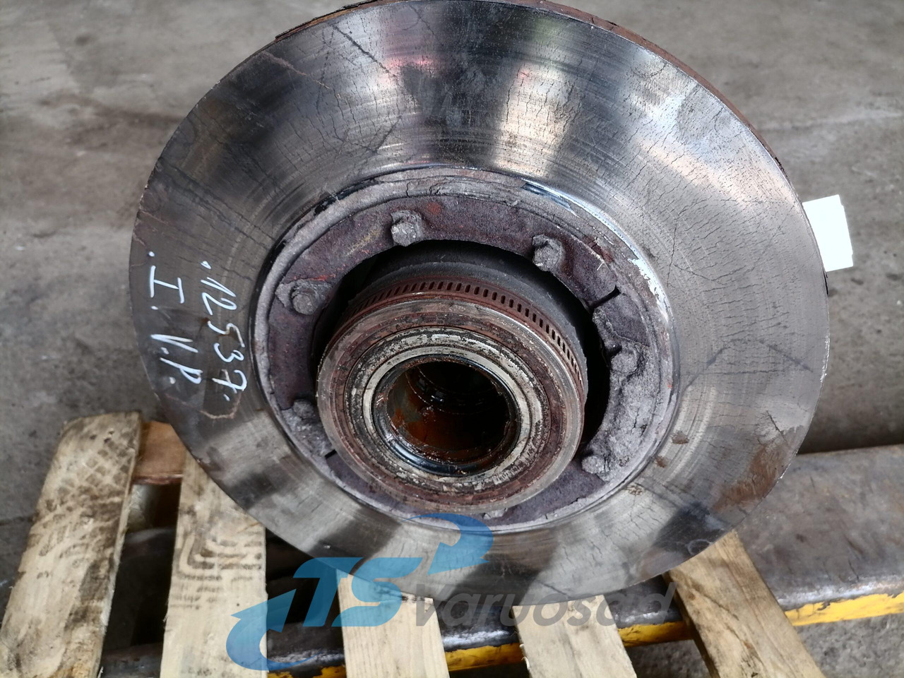 Volvo First wheel hub 21116583 - Cubo para Camión: foto 2 Volvo First wheel hub 21116583 - Cubo para Camión: foto 2