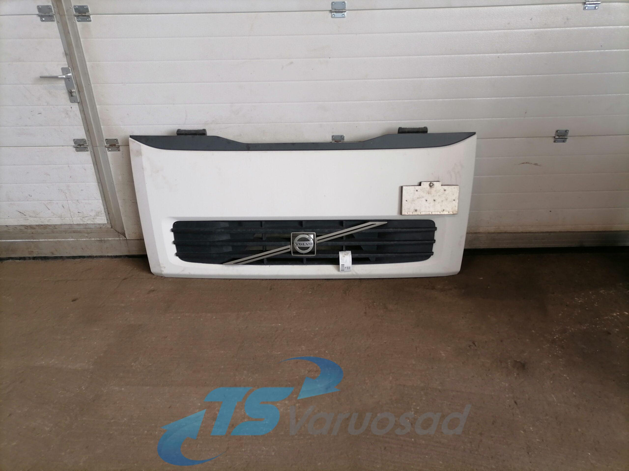 Volvo Grille panel 20748333 - Parrilla para Camión: foto 1 Volvo Grille panel 20748333 - Parrilla para Camión: foto 1