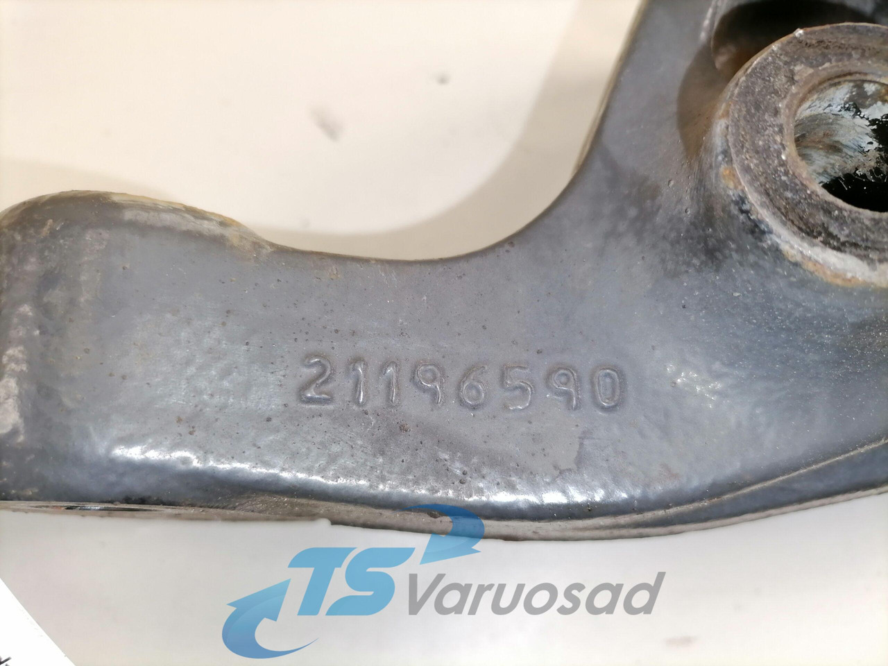 Volvo Kabiini kandur, tagumine 21196590 - Suspensión de cabina para Camión: foto 4 Volvo Kabiini kandur, tagumine 21196590 - Suspensión de cabina para Camión: foto 4