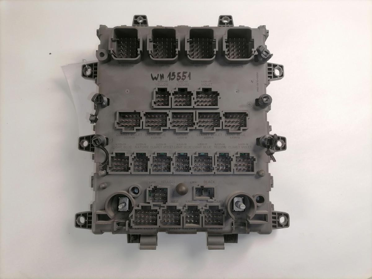 Volvo Kaitsmepaneel 7421045777 - Fusible para Camión: foto 4 Volvo Kaitsmepaneel 7421045777 - Fusible para Camión: foto 4