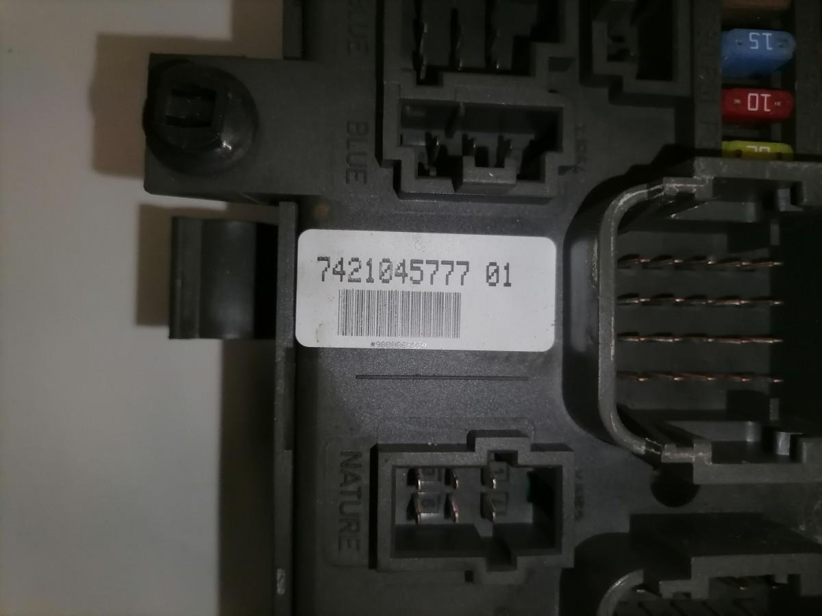 Volvo Kaitsmepaneel 7421045777 - Fusible para Camión: foto 5 Volvo Kaitsmepaneel 7421045777 - Fusible para Camión: foto 5