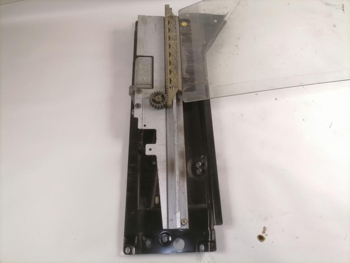 Volvo Küljeklaas, parem 20862570 - Ventana y piezas para Camión: foto 3 Volvo Küljeklaas, parem 20862570 - Ventana y piezas para Camión: foto 3